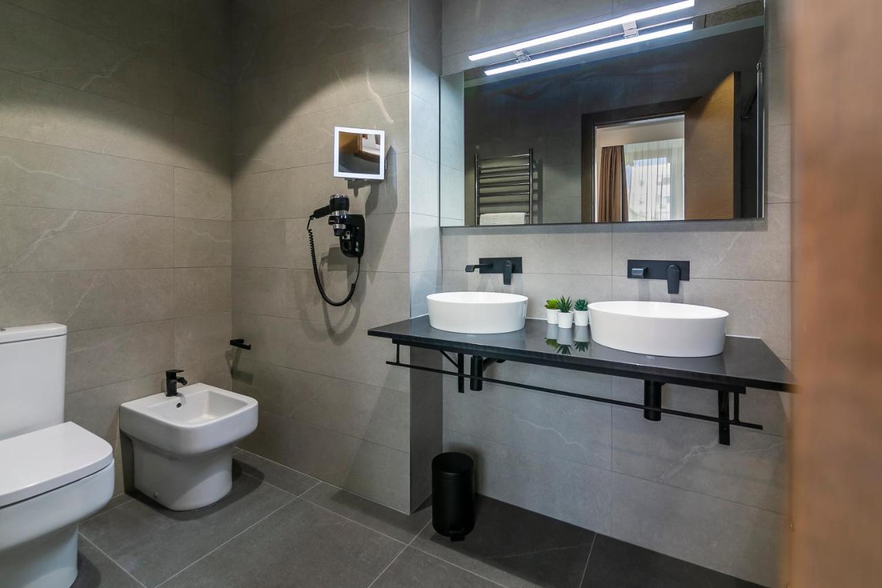 Aquitania Aparthotel 3*